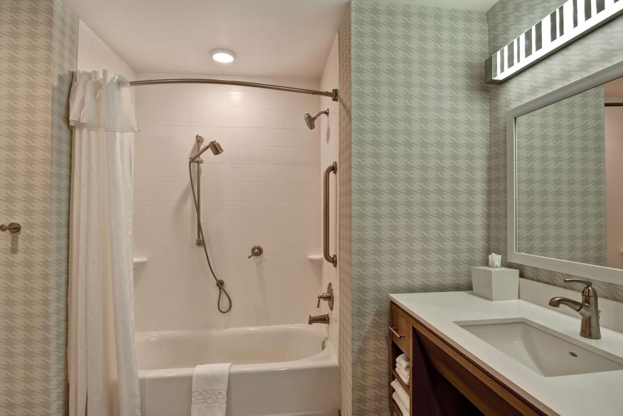 Home2 Suites By Hilton Tampa Usf Near Busch Gardens Buitenkant foto
