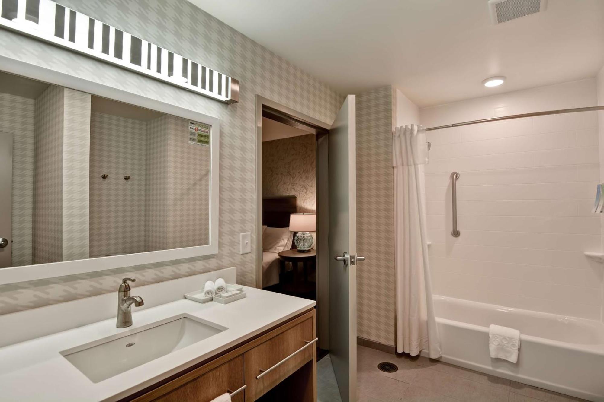 Home2 Suites By Hilton Tampa Usf Near Busch Gardens Buitenkant foto