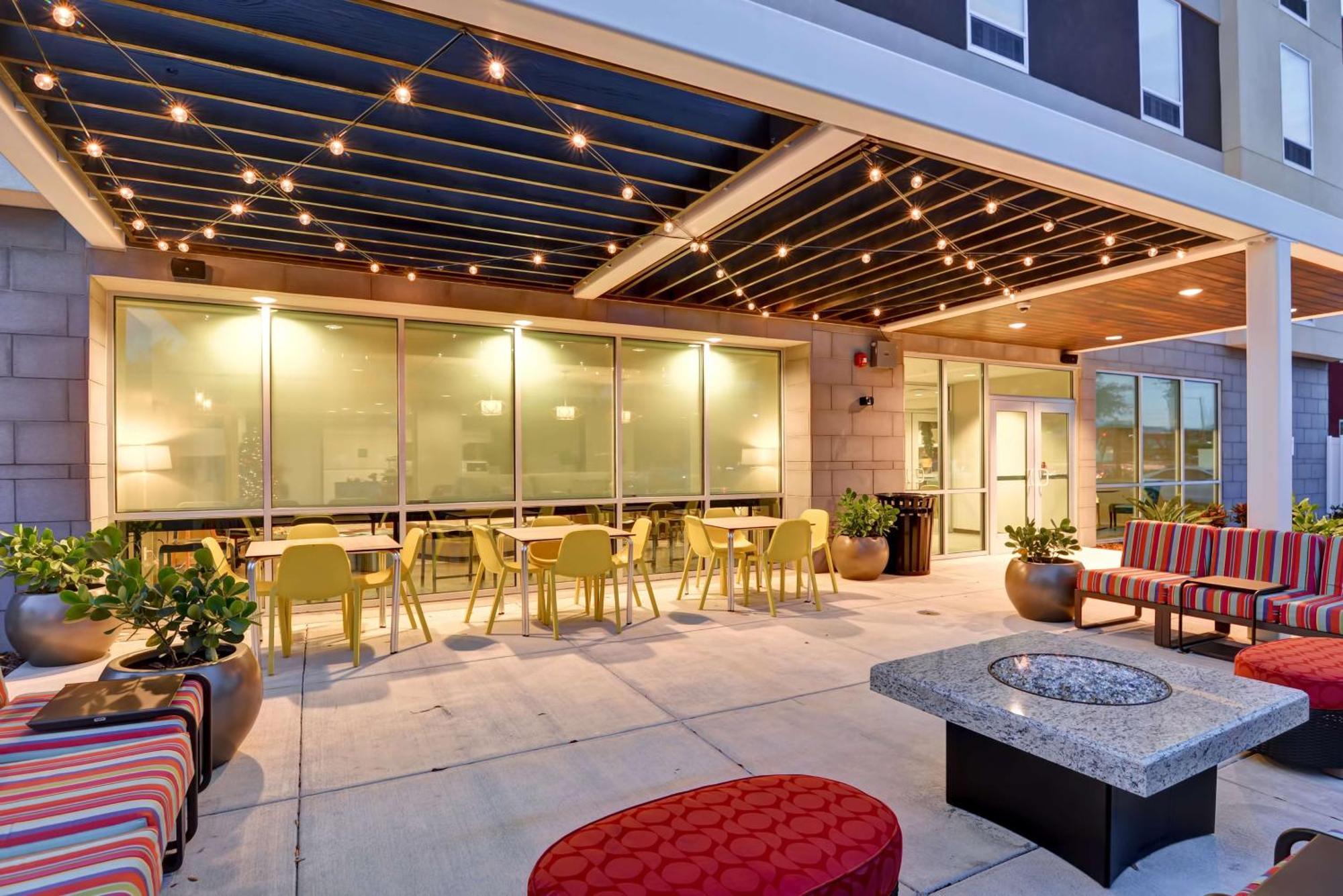 Home2 Suites By Hilton Tampa Usf Near Busch Gardens Buitenkant foto